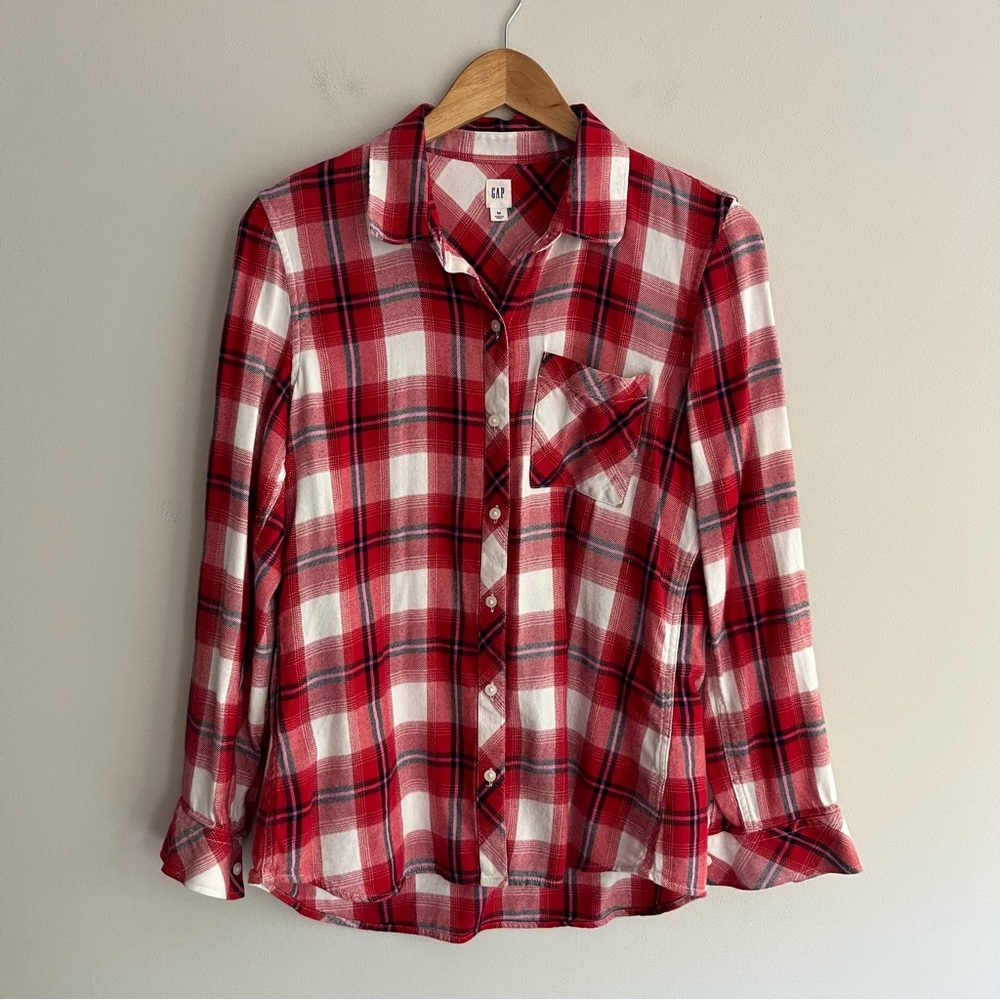 GAP Factory Red and White Plaid Button Down Shirt Medium